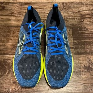 Mens Brooks Levitate 5 running shoes